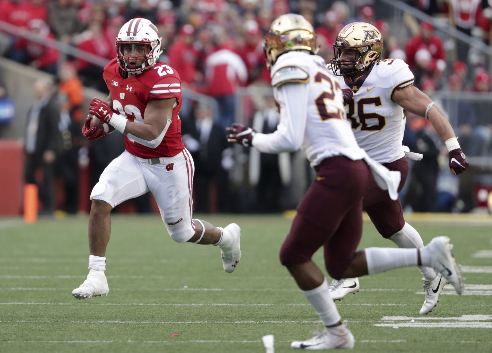 Golden Gophers 37, Badgers 15